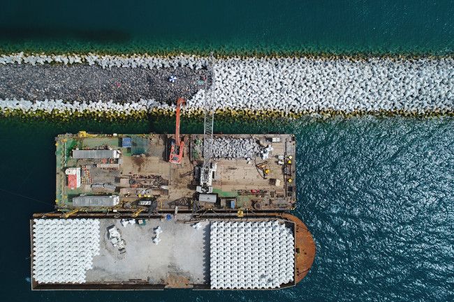Training in the placing of breakwater facing units