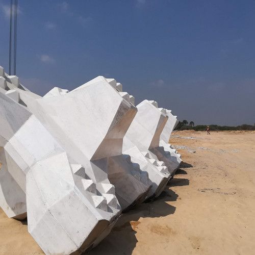 Les premiers blocs ACCROPODE™  II fabrication ACCROPODE™  II