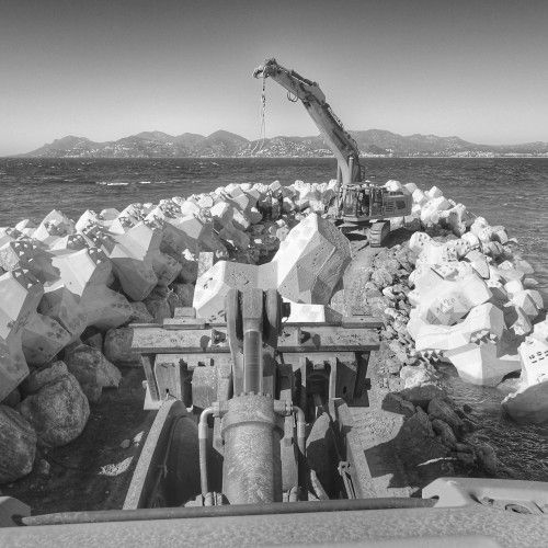 Cannes_ACCROPODE™ II placing(c)Wilfried Gruyer-Razel-Bec Cannes_ACCROPODE™ II placing(c)Wilfried Gruyer-Razel-Bec