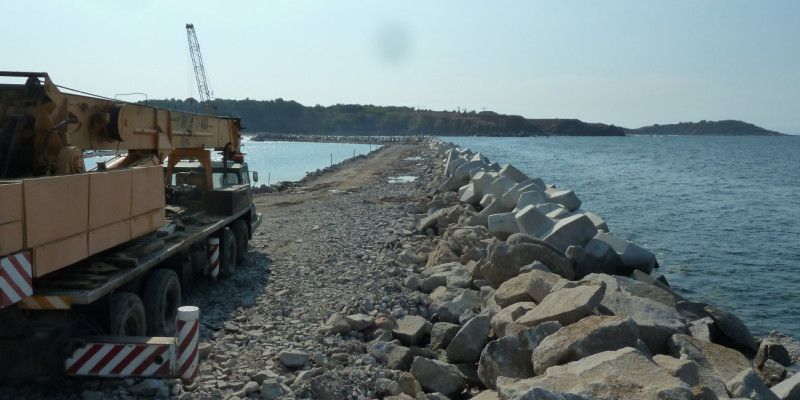 Construction du port de pêche de Chernomoretz en Bulgarie