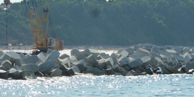 Construction du port de pêche de Chernomoretz en Bulgarie