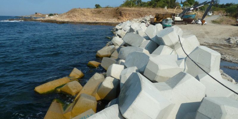 Construction du port de pêche de Chernomoretz en Bulgarie