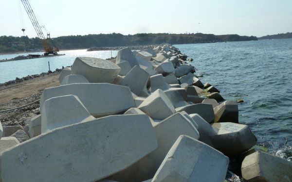 Construction of the fishing harbour of Chernomoretz in Bulgaria